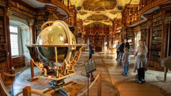 Old Town walking tour incl. Cathedral and Abbey Library